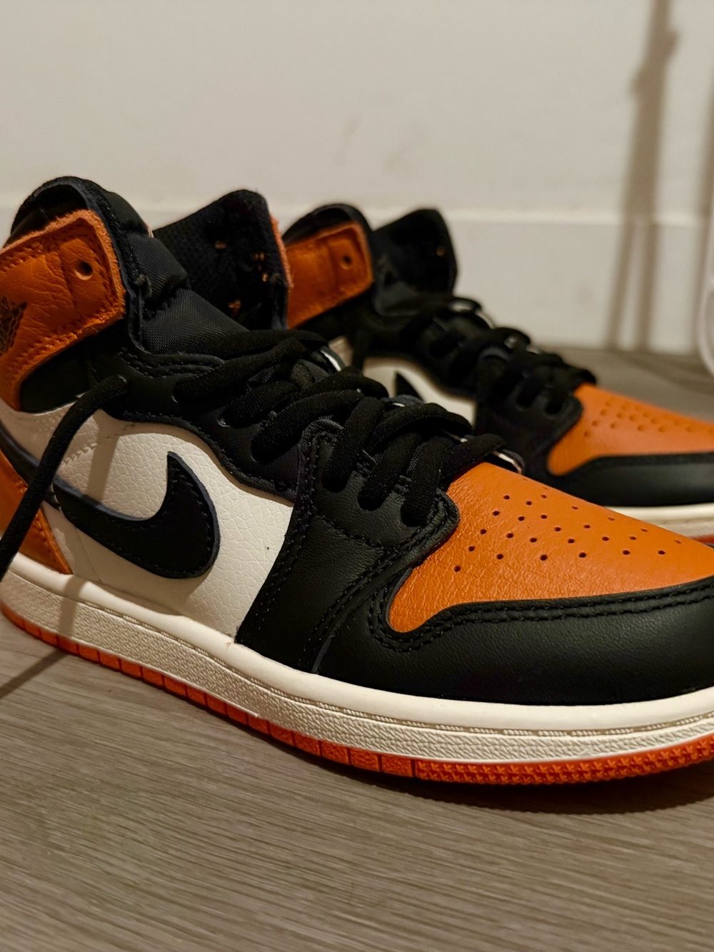 Nike Kids Black, Orange & White Low-Top Sneakers